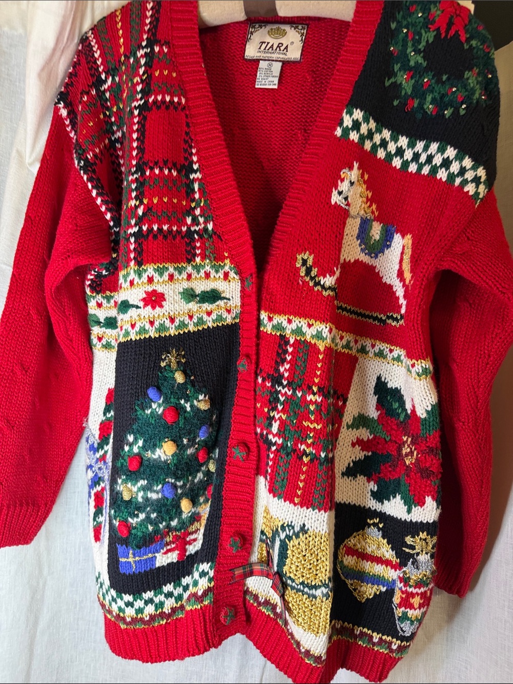 90’s-Y2K Beautiful Tiara Red Holiday Patchwork Cardigan with Festive Motifs